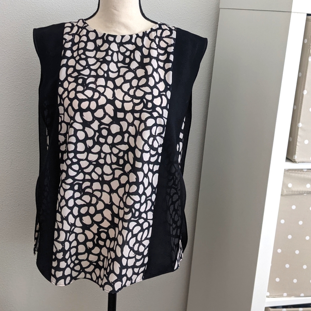 black and cream patterned sleeveless top sz m-l